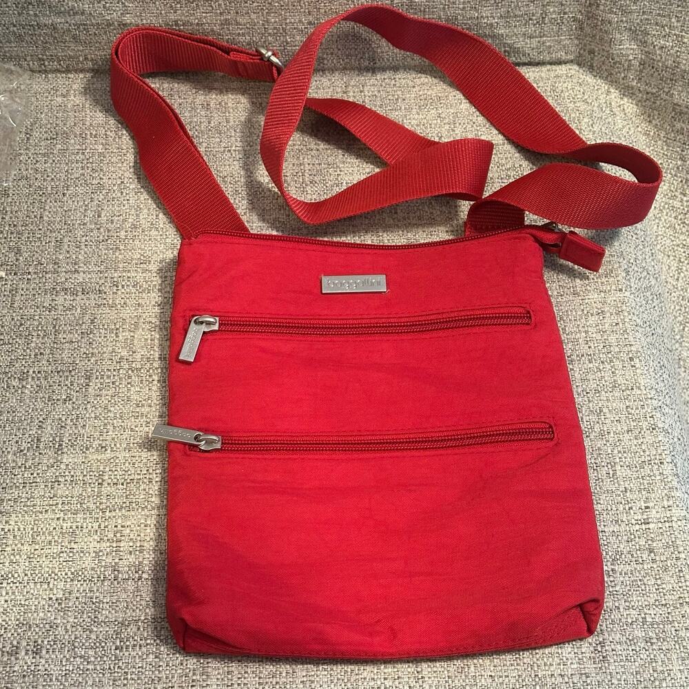 Baggallini Red Nylon Big Zipper Bag silver-toned RFID Multi pockets lightweight